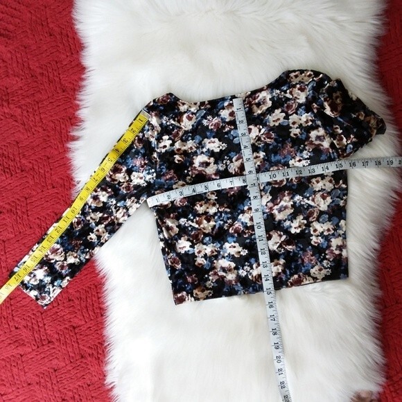 Forever 21 Floral Velvety Long Sleeve Crop Top M - Picture 5 of 7